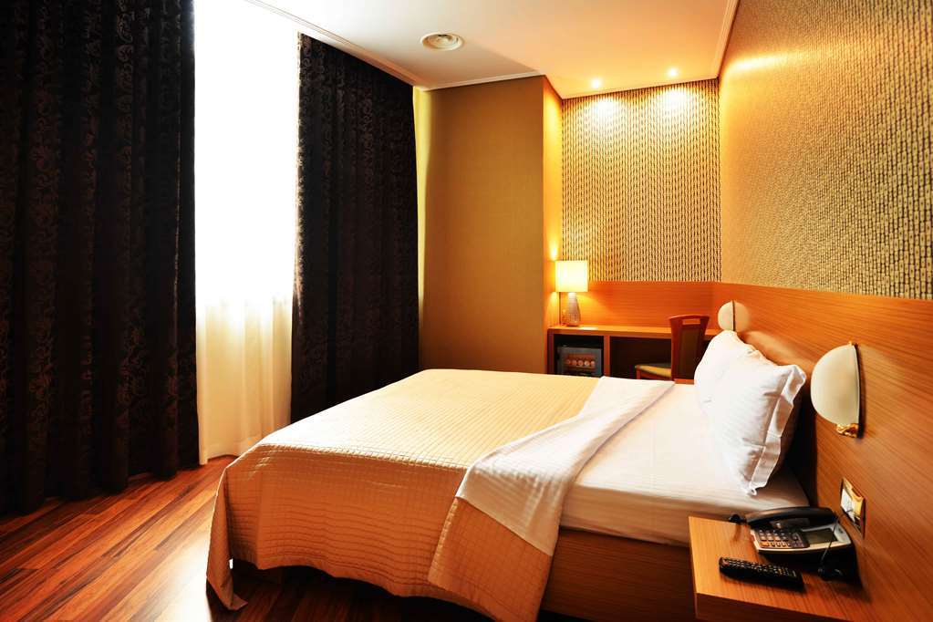 Hotel Austria Tiranë Rom bilde